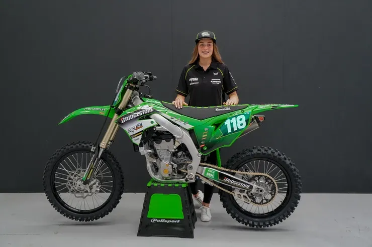Zara Gray signs with Bridgestone Kawasaki Race Team